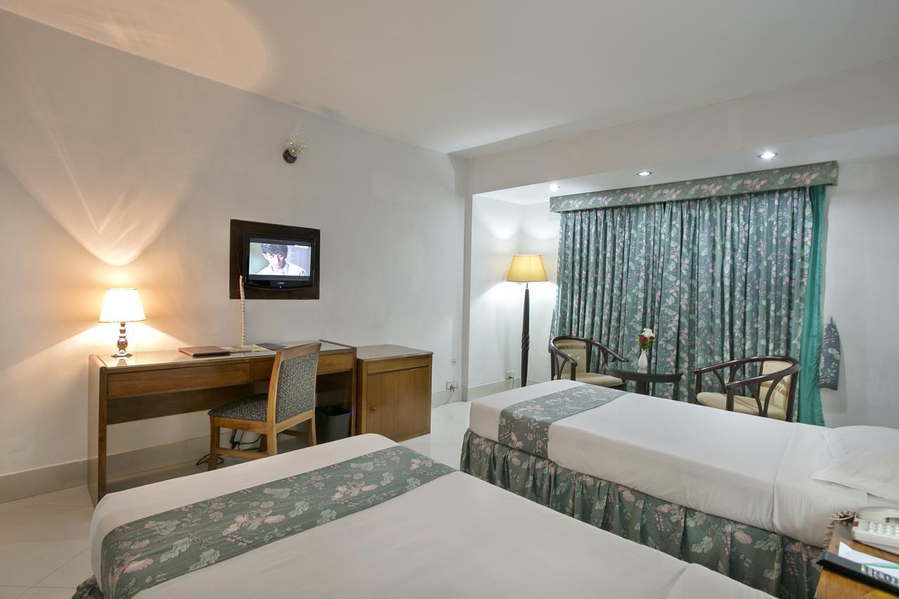 Hotel Purbani International Ltd. Dhaka Buitenkant foto